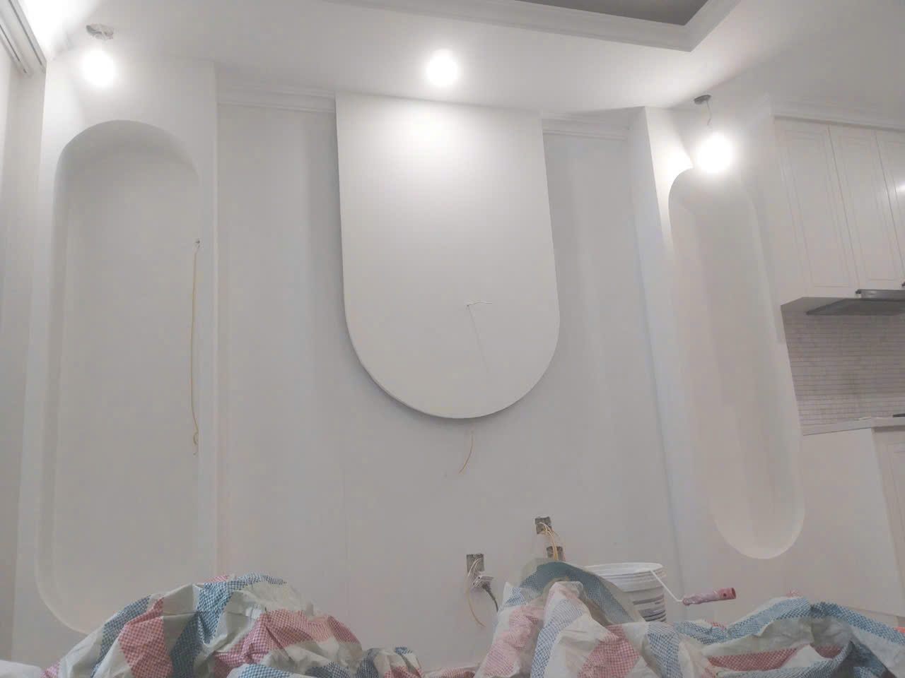 Thi công sơn bả matit tường và trần thạch cao