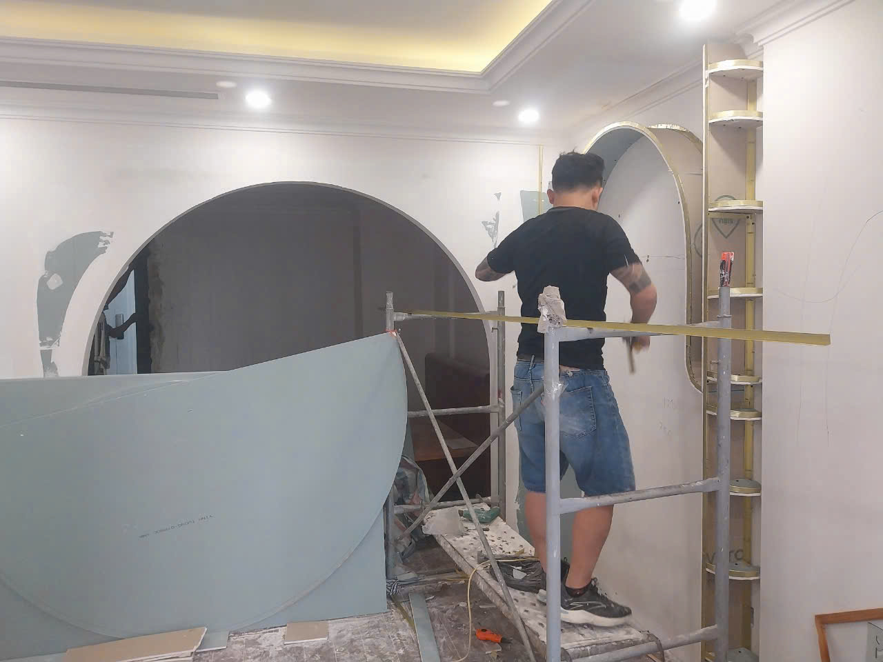 Thi công trần vách thạch cao và sơn bả trọn gói